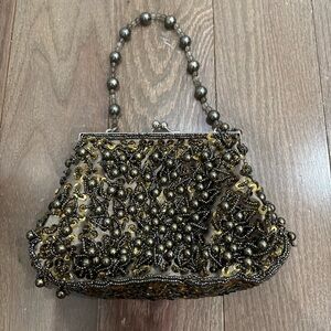 Vintage gold kisslock beaded bag!